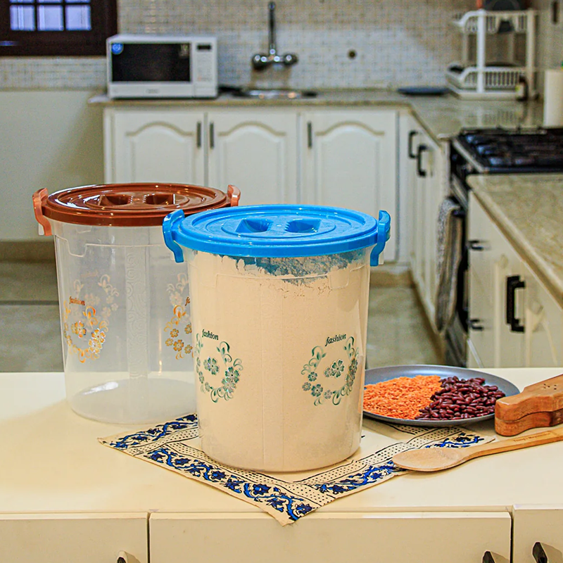 Handy Food Storage Container 2 pc set - Medium 10 Litre Lifestyle